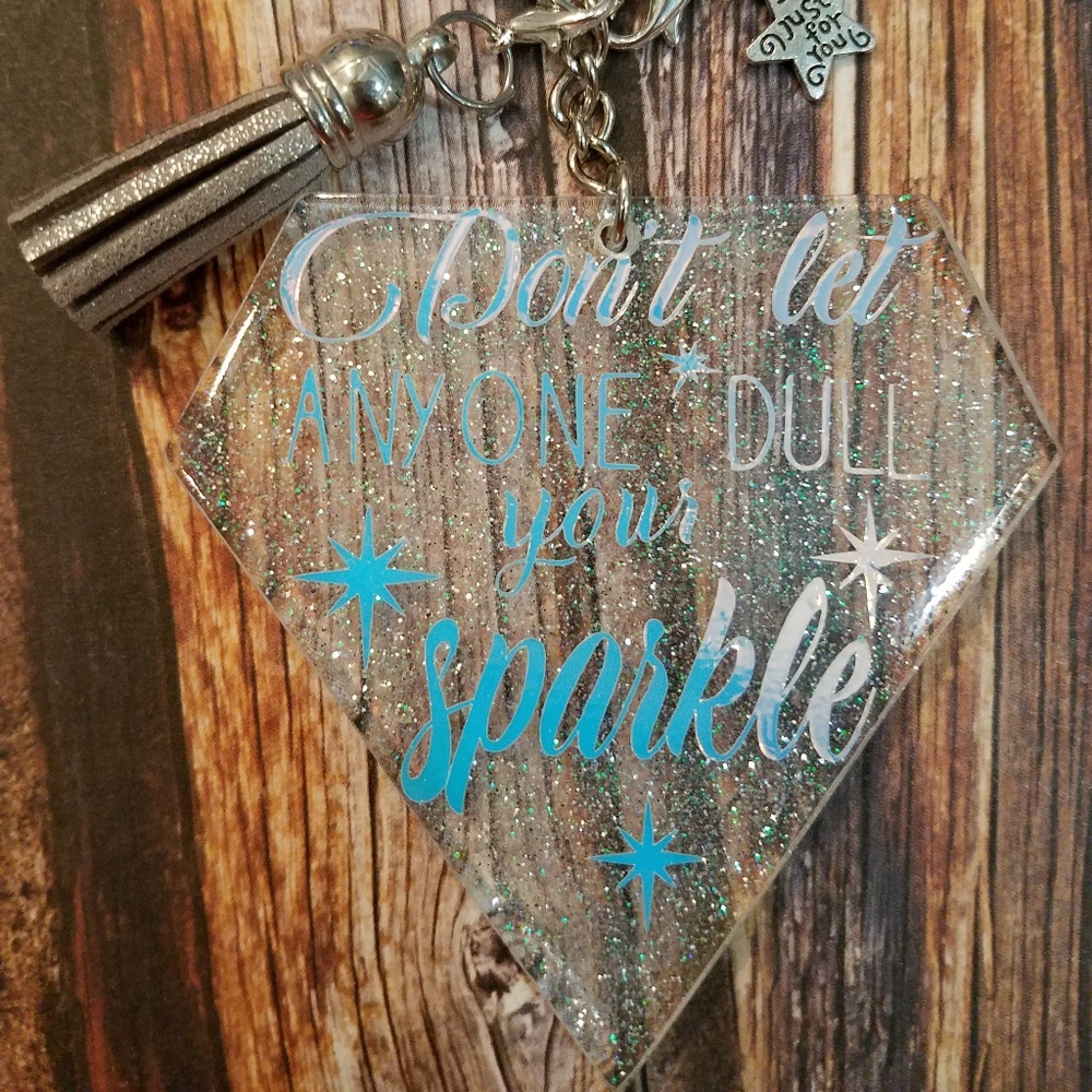 🔴SOLD🔴Diamond shape acrylic keychain